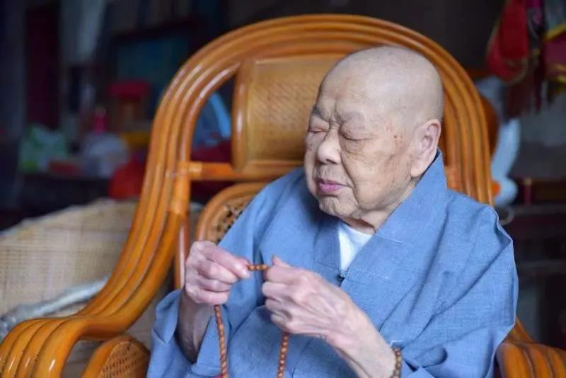 一口佛号八十年的她,“此生只为修行而来” 一口佛号八十年的她,“此生只为修行而来”