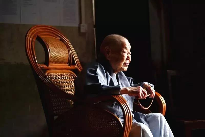 一口佛号八十年的她,“此生只为修行而来” 一口佛号八十年的她,“此生只为修行而来”